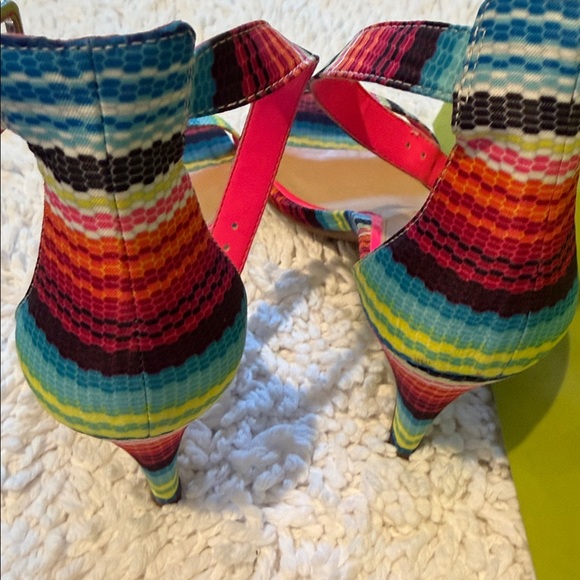 Gianni Bini Vibrant Strappy Heels - Picture 3 of 3